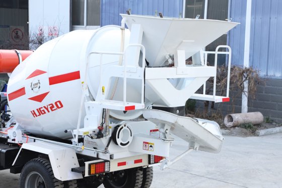 恒旺三轮车式混凝土搅拌车