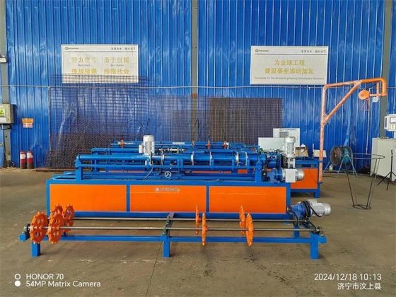 工厂热卖铁丝网链环护栏网制造机