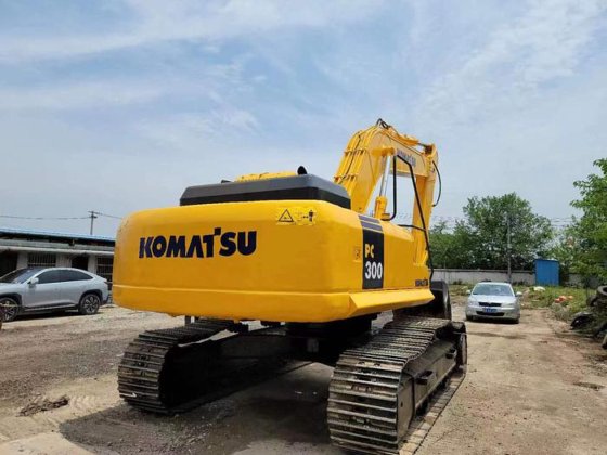 Komatsu PC300-7