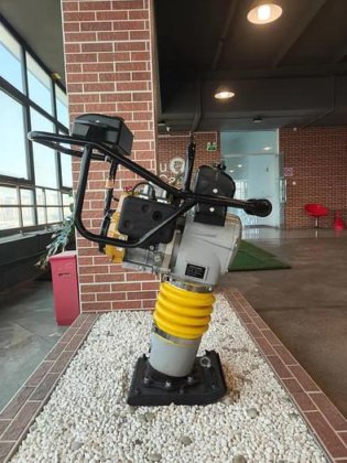 动态自动振动夯实机