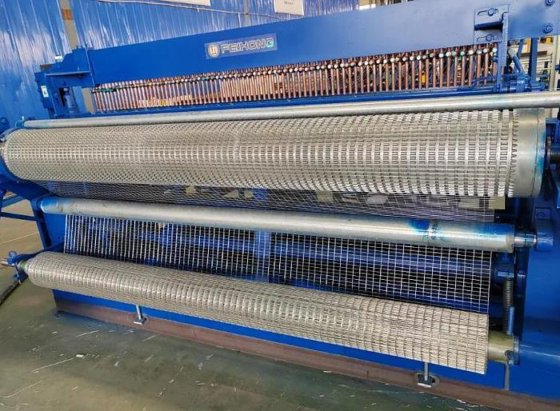 自动镀锌丝网焊接机