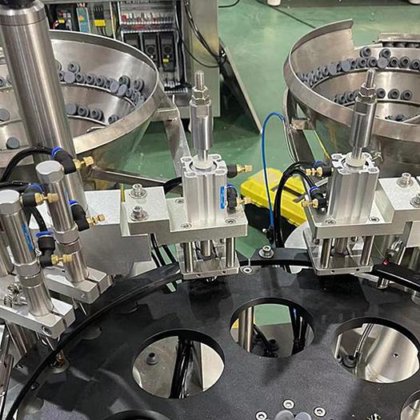 2 毫升注射用水小瓶液体自动灌装封口机 安瓿瓶灌装旋盖机 玻璃瓶灌装封口机