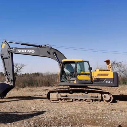 2018 VOLVO EC240BLC