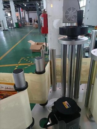 自动不干胶标签贴标机 圆形方形瓶子贴标机