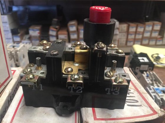 カトラーハンマー3極リセットリレー