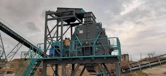 三级冲击破碎机