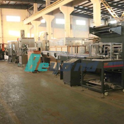 经济高效的三合一全自动小瓶水灌装机