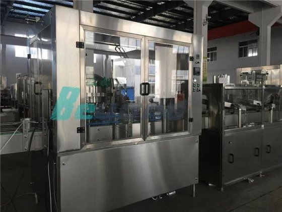 用于高效啤酒生产的全自动小罐碳酸啤酒灌装和封口机