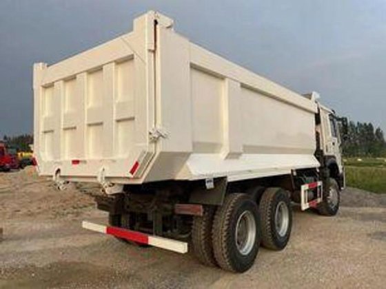 2023年中国重汽豪沃自卸车