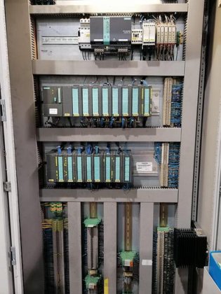 無料のボトルコンベア