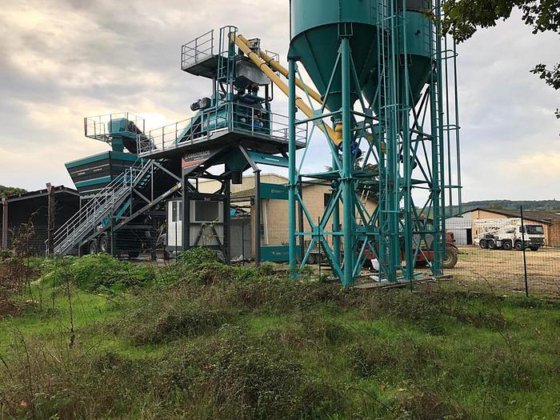 移动混凝土搅拌站