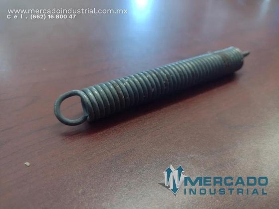 4英寸长的拉伸弹簧