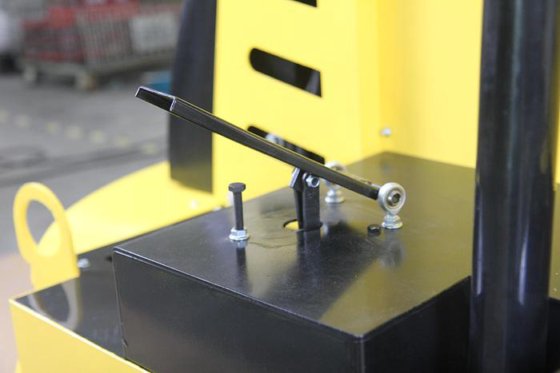 DYNAMIC 高质量、低价格混凝土 36" 坐骑式动力抹光机