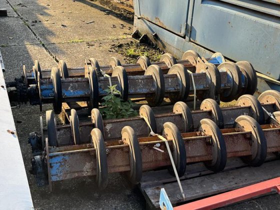 BRT紙パルプ箱仕分け機