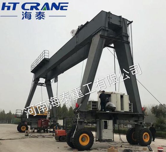 コンクリートヨーロッパ 700 トンを持ち上げるためのガントリー クレーン