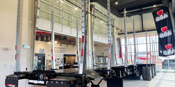 Semi-remorque à billots à pente