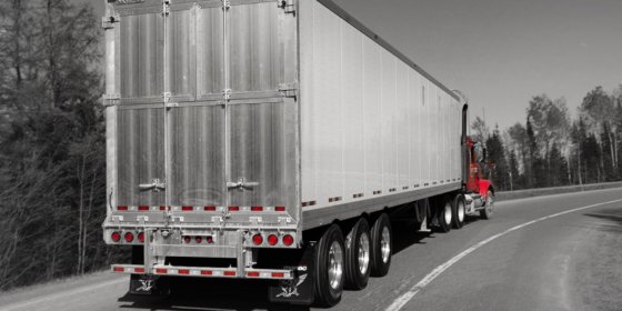 Fourgon à copeaux à pente