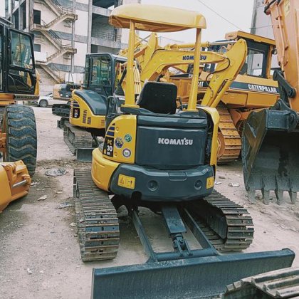 KOMATSU PC30