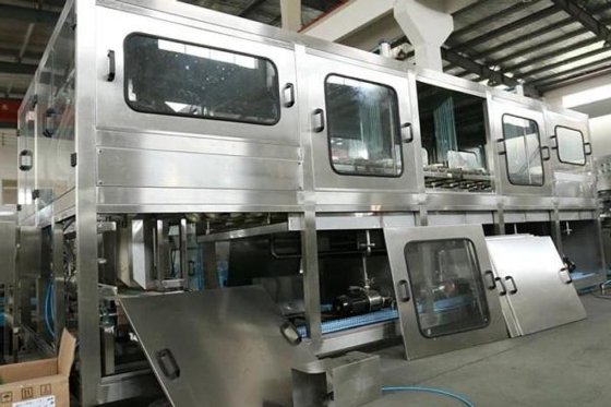 热销中的高品质全自动 5 加仑瓶装矿泉纯净水饮用水灌装机