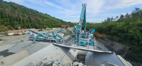 リモートコントロール操作が可能な堅牢な油圧ブレーカー