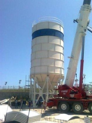 300トン容量ボルト式セメントサイロ