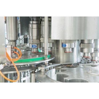 用于矿泉水和纯净水的全自动 PET 瓶装水灌装、旋盖和包装机，质量上乘