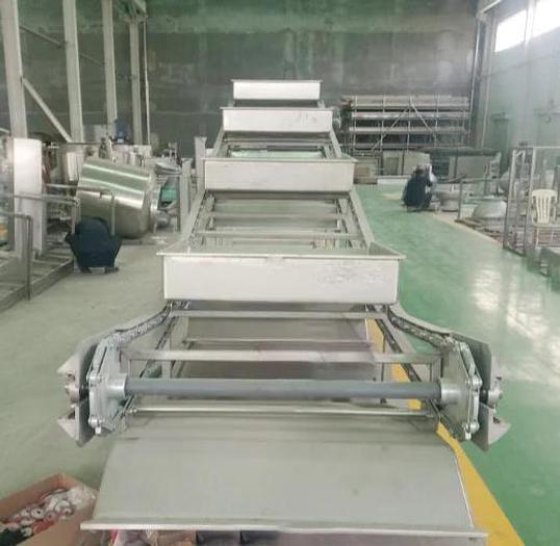 用于屠宰场设备的牛白内脏同步检查输送机的定制设计
