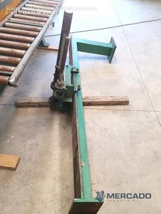 带工作台宽度分割带锯