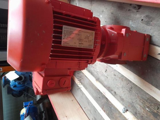 ヘリカルウォームギア