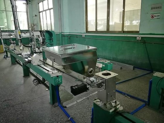 塑料注射机 彩色色母料混合机 小型螺杆体积计量器 自动塑料不锈钢 1