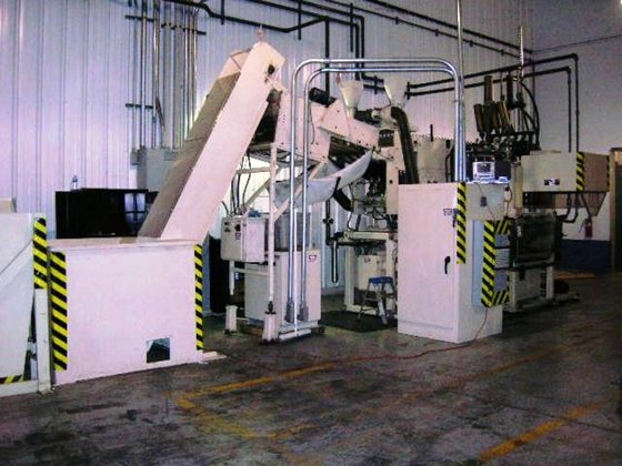 2002 B&G Plastics 4-Mold Blow