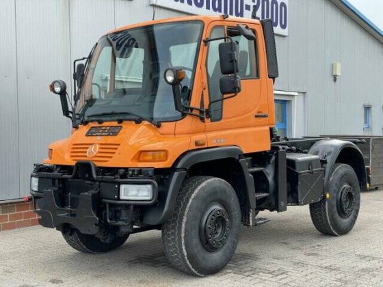 2001 U400 4x4 PTO hydraulics V. + H. AHK 28 t. in Sottrum, Germany