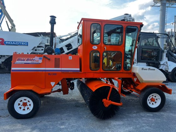 2005 Broce RJ350