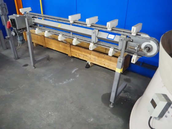 Stork 手动胸肉去骨机底座，带分隔板