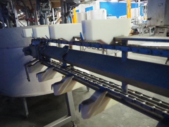 Stork 手动胸肉去骨机底座，带分隔板