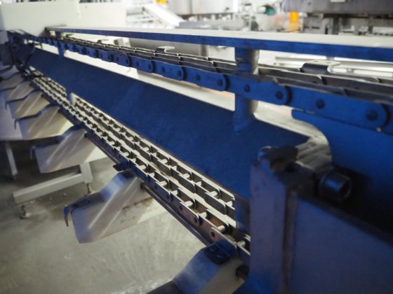 Stork 手动胸肉去骨机底座，带分隔板