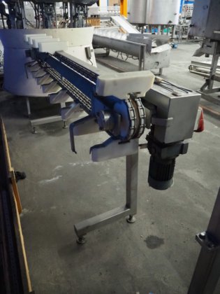 Stork 手动胸肉去骨机底座，带分隔板