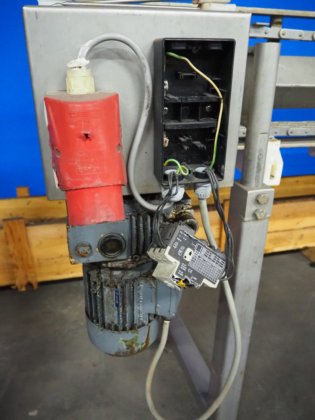 Stork 手动胸肉去骨机底座，带分隔板