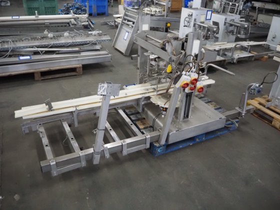 Stork 直列式鸡腿皮预切机