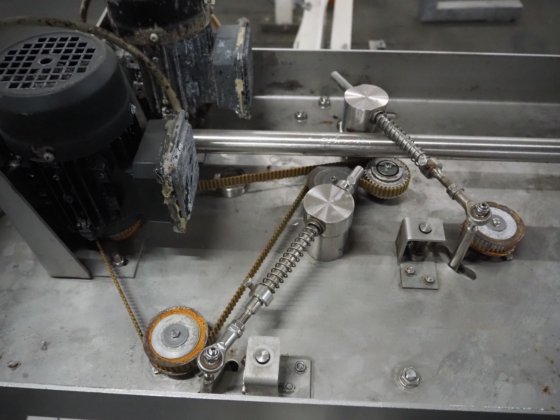 Stork 直列式鸡腿皮预切机