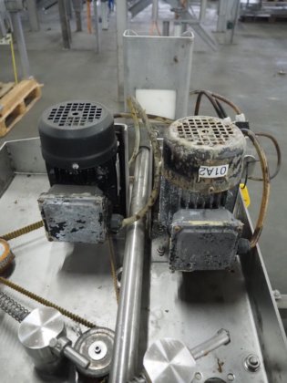 Stork 直列式鸡腿皮预切机