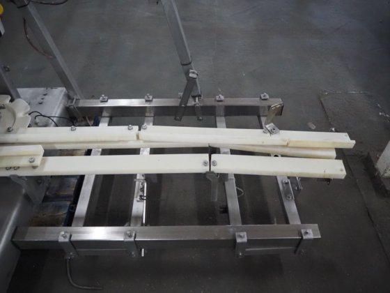 Stork 直列式鸡腿皮预切机