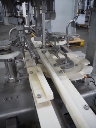 Stork 直列式鸡腿皮预切机