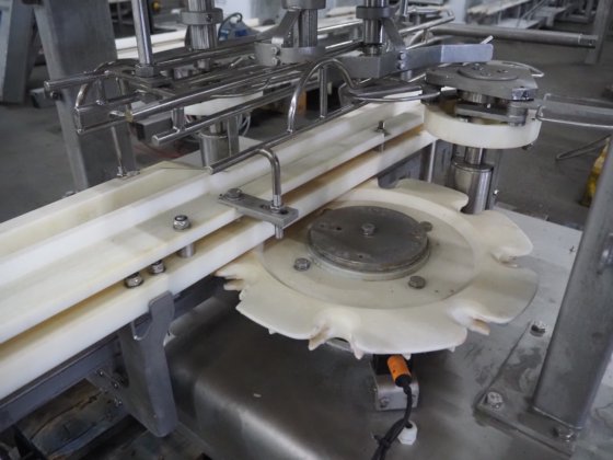 Stork 直列式鸡腿皮预切机