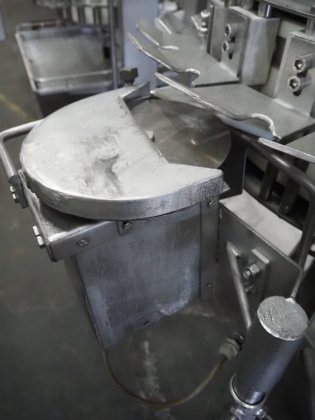 用于家禽加工的梅恩颈部皮肤修剪器