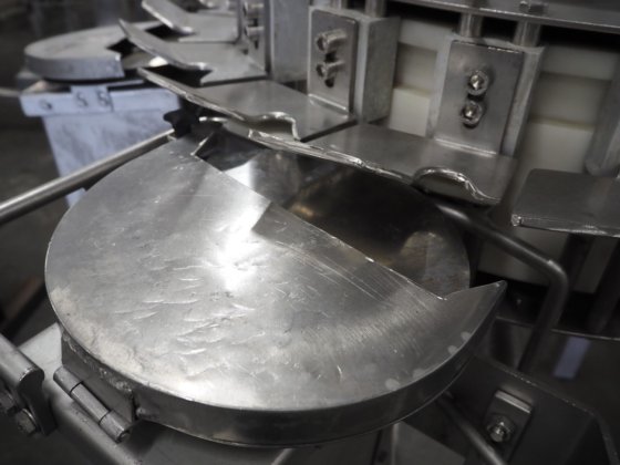 用于家禽加工的梅恩颈部皮肤修剪器