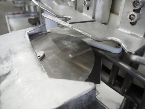 用于家禽加工的梅恩颈部皮肤修剪器