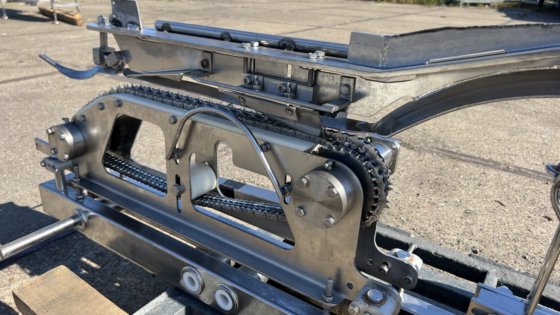 用于自动切割系统的 Thielemann 家禽腿加工机 (2)