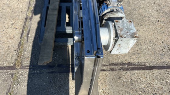 用于自动切割系统的 Thielemann 家禽腿加工机 (2)