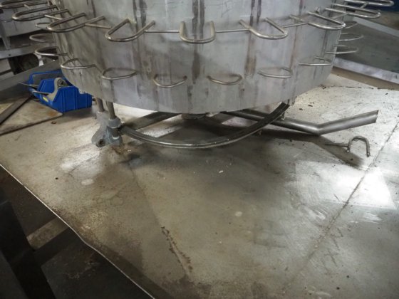 配备 24 个工位的系统化自动掏膛机